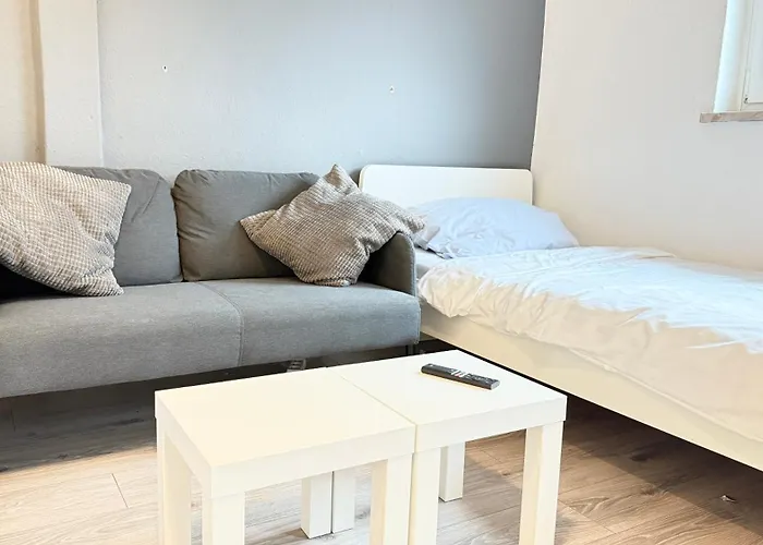 Apartments Im Herzen Von Neumuenster Innenstadt & Hbf Fusslaeufig, Mit Privatparkplatz