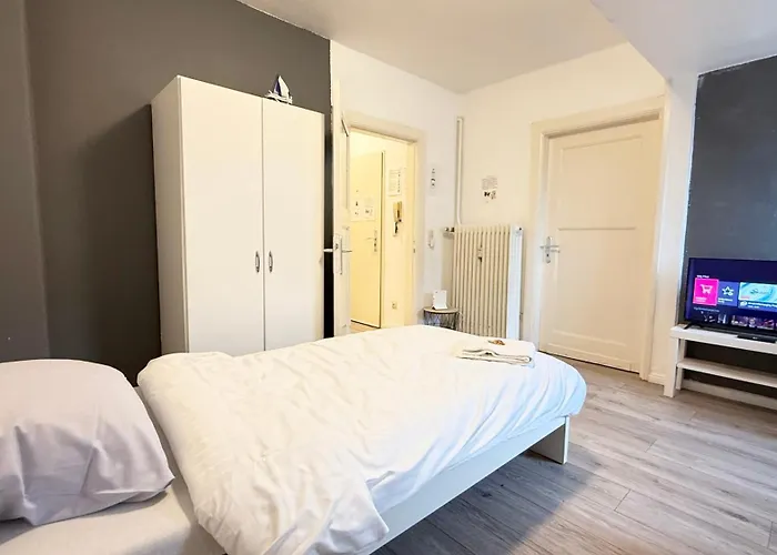 Apartments Im Herzen Von Neumuenster Innenstadt & Hbf Fusslaeufig, Mit Privatparkplatz