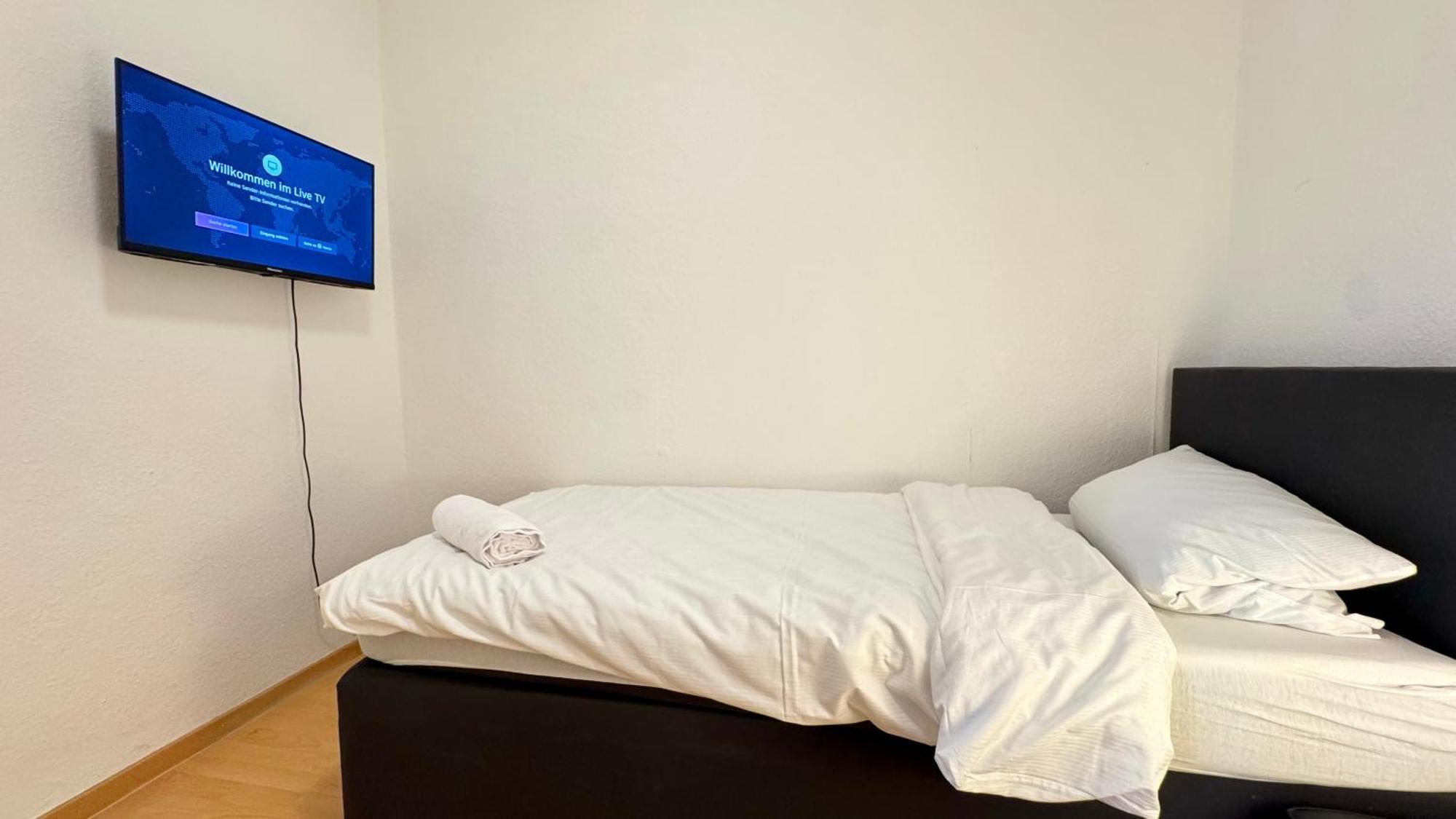 Apartment Im Herzen Von Innenstadt & Hbf Fusslaeufig, Mit Privatparkplatz Neumünster