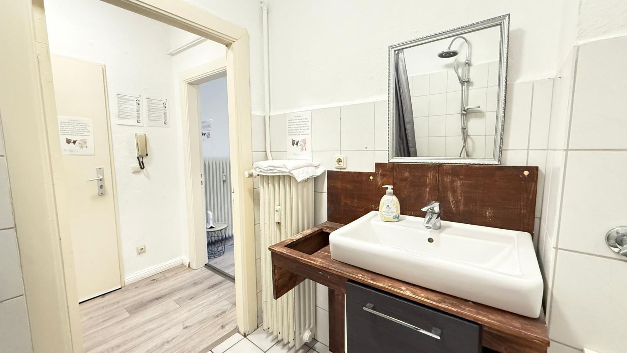 Im Herzen Von Innenstadt & Hbf Fusslaeufig, Mit Privatparkplatz Apartment