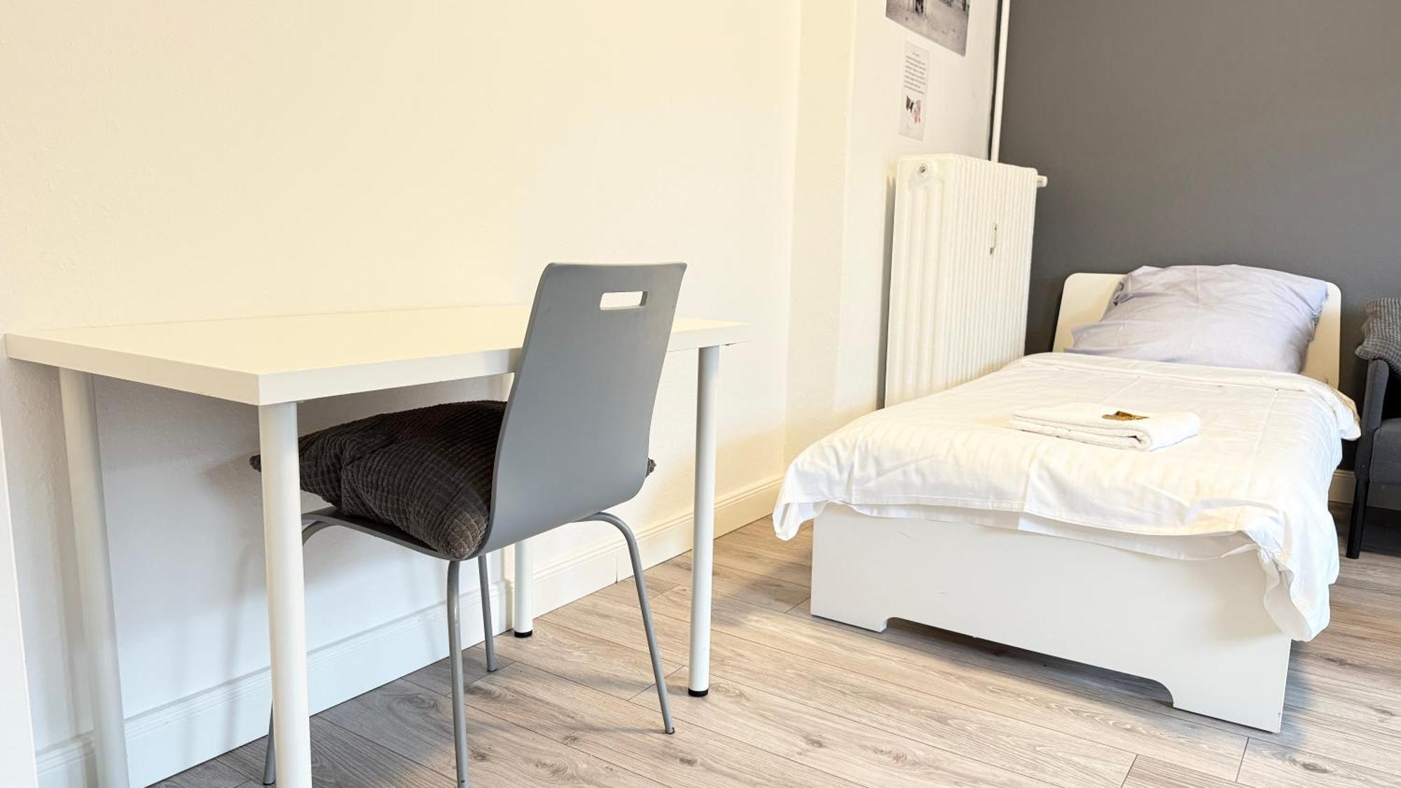 Im Herzen Von Innenstadt & Hbf Fusslaeufig, Mit Privatparkplatz * Neumünster