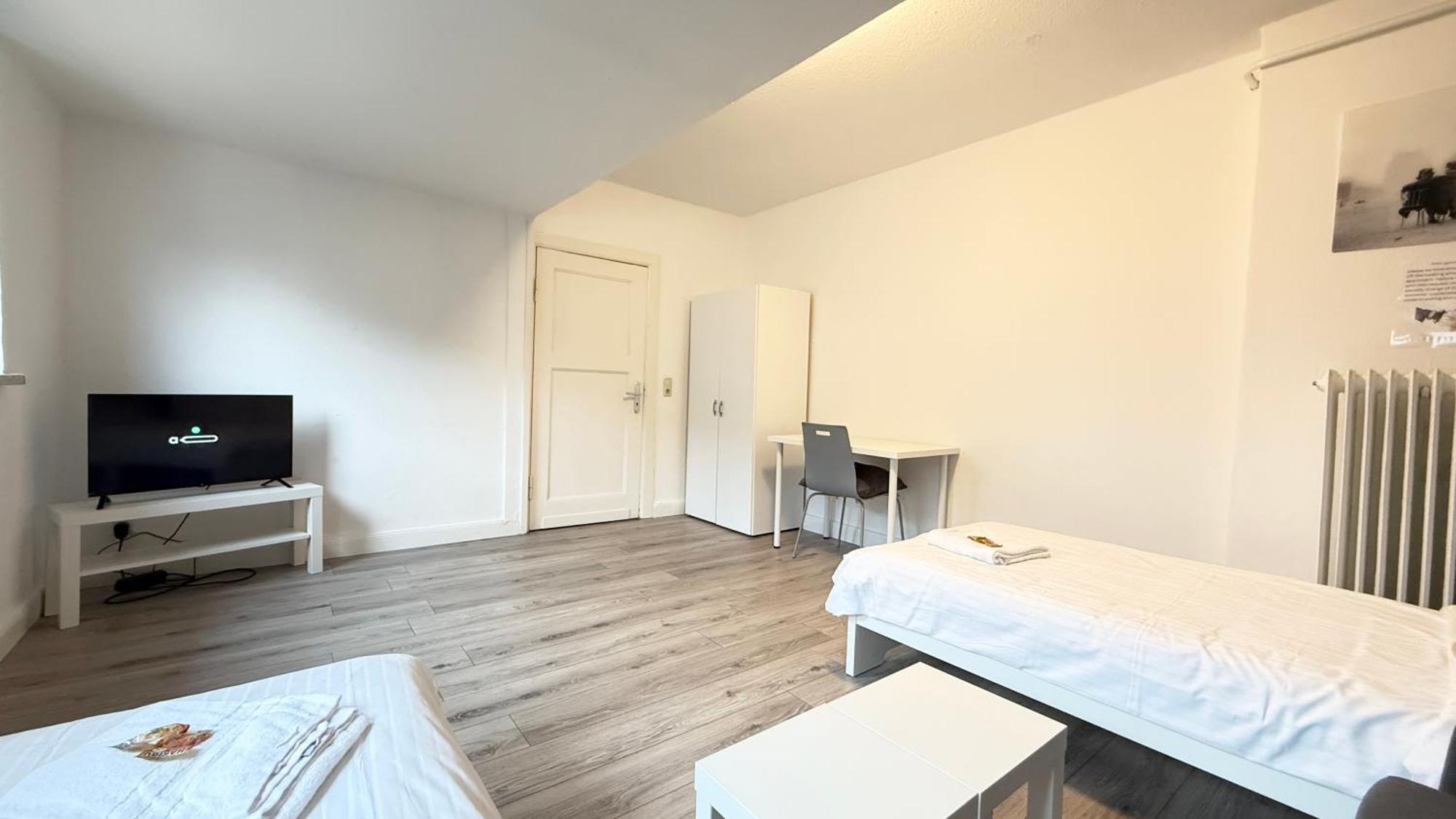 Im Herzen Von Innenstadt & Hbf Fusslaeufig, Mit Privatparkplatz *