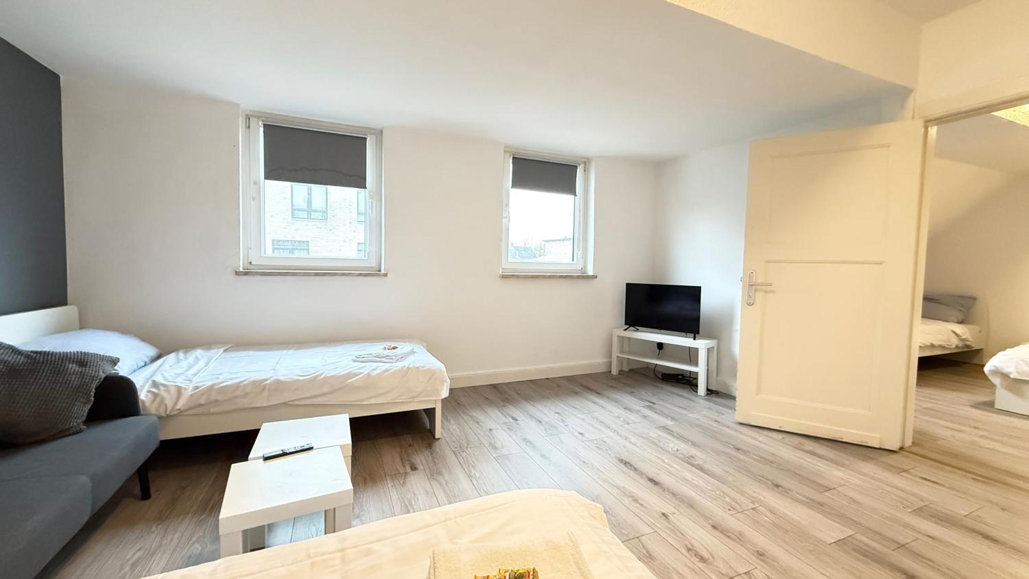 Im Herzen Von Innenstadt & Hbf Fusslaeufig, Mit Privatparkplatz * Neumünster