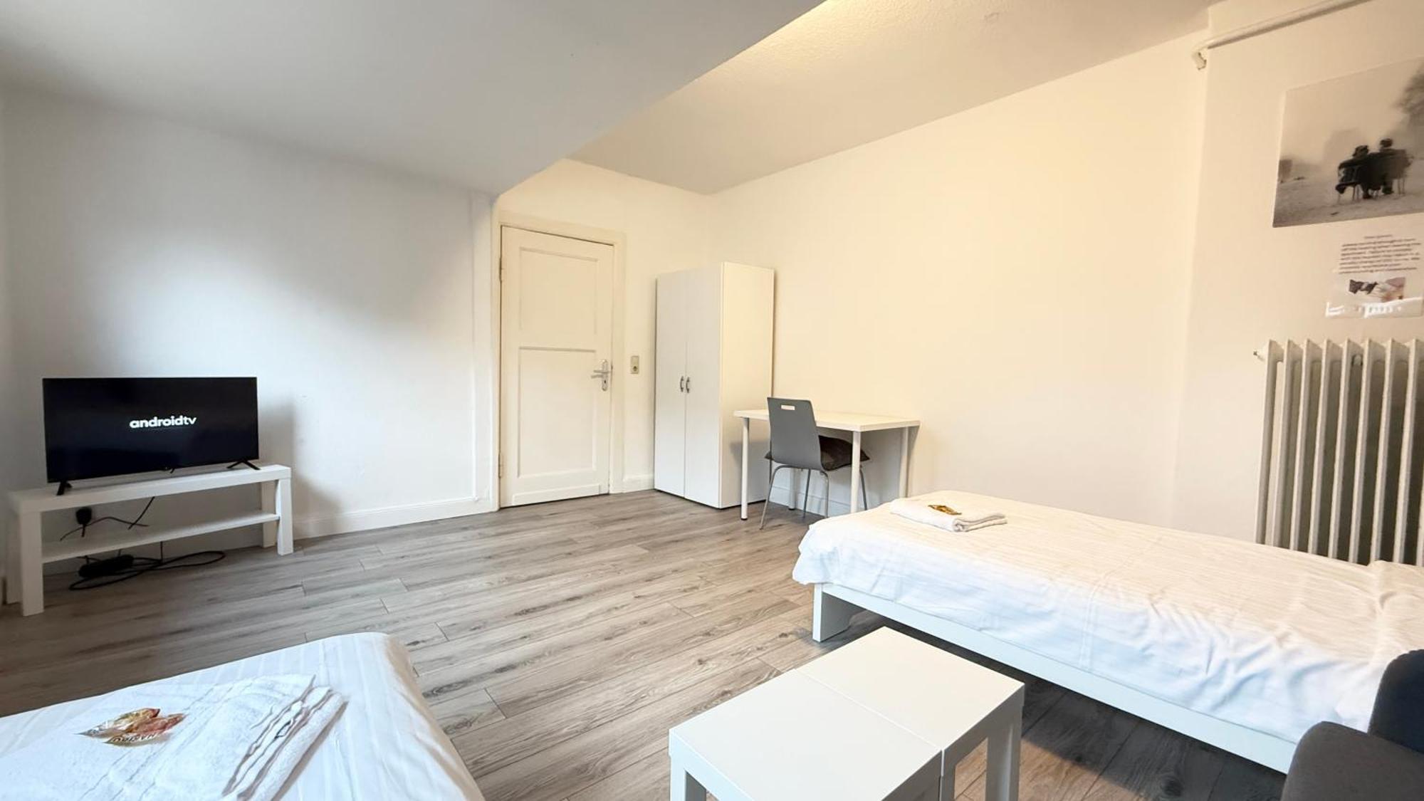 Im Herzen Von Innenstadt & Hbf Fusslaeufig, Mit Privatparkplatz