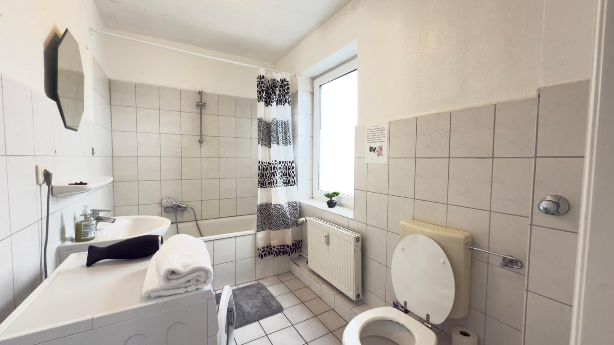 Im Herzen Von Innenstadt & Hbf Fusslaeufig, Mit Privatparkplatz * Neumünster
